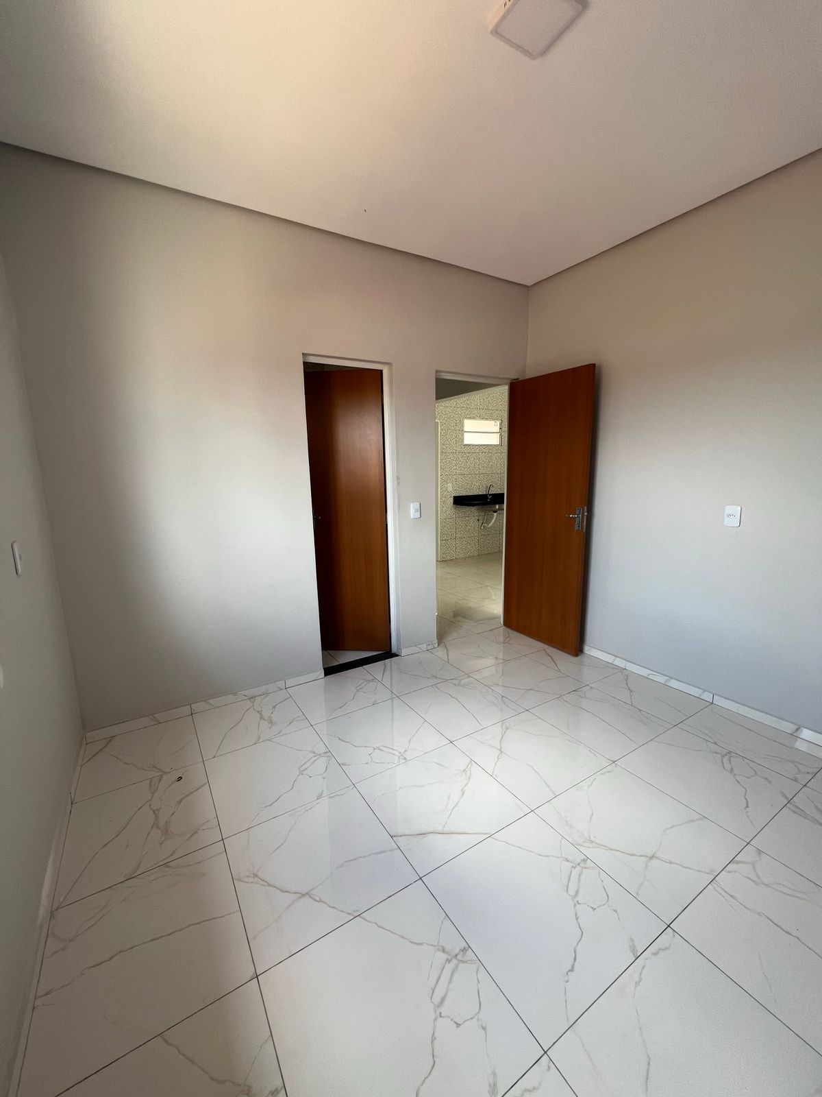 CASA NO RESIDENCIAL ODETE NUNES miniatura 3